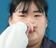 눈시울 붉히는 박혜정