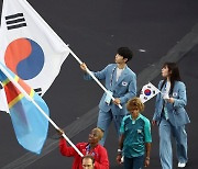 [픽&톡] "한국 선수 손에 뭔가 쥐여주면 큰일 난다"… Z세대의 반란