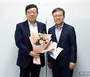 [포토] '2024년 상반기 더펜 베스트 필진' 최원철 머니이스트