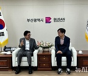 박형준 "부산 발전 여야 없어", 이재성 "먹고 사는문제 적극 협력"