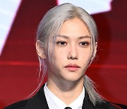 스트레이 키즈 필릭스, 엔믹스 지우 이어 박진영 30주년 '지원 사격'