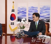 우원식 국회의장, 강기정 광주시장 접견