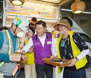 동대문구 바로봉사단 시원한 커피로 폭염 속 현장 근로자 응원