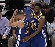 [NBA] "발등에 불 떨어진 GSW" 급하게 3&D 포워드 영입 노린다