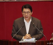 "김형석이 뉴라이트? 무슨 근거로 몰아가나" 발끈한 與