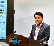 의료비후불제 지원대상 확대 설명하는 충북지사