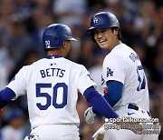 'MLB 첫 3-0 카운트 홈런' 1번 오타니 "오면 친다고 생각...베츠가 2번이면 상대는 신경 쓸 게 많아"