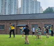 "역사 공부하러 첫 차" 광복절 맞아 서대문형무소 시민들로 '북적'