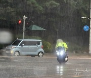 경기북부 국지성 호우에도…배달은 계속