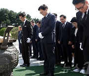 우원식 의장, 광복실 경축식 불참 결정…대신 현충원 참배