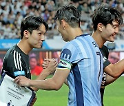 손흥민, 양민혁에 “EPL 쉽지 않다, 내 자리 안 내줄 것”