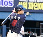 [MD포토] 전준우 '기선제압 2타점 적시타'