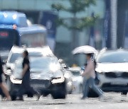 광복절도 전국 대부분 ‘찜통더위’…체감온도 35도 내외