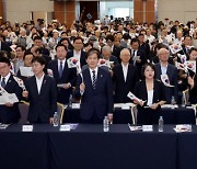 반쪽된 광복절 경축식…국회의장 불참하고 野 따로하고