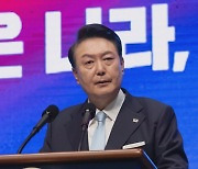 "가짜뉴스는 흉기" 집중 할애…'새 통일 담론' 발표했지만