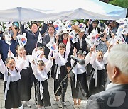 시끌벅적한 광복절…강릉·원주는 봉사·이벤트, 춘천은 경축식 파행(종합2보)