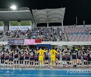 [WK포토] 팬들과 승리 기뻐하는 수원FC