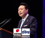 대통령 경축사에 "새로운 비전 제시" vs "철저한 편 가르기"