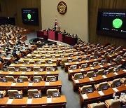 또 쌓인 '尹 거부 법안'…野, 공세 펴며 재표결 시점 '만지작'