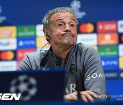 "맙소사! 아직도 음바페야?" PSG 엔리케 감독, 스페인 기자에게 "왜 아직도 프랑스에 있어?"