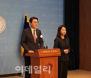 조국 '조선총독부 총독' 발언에…與 "말 아닌 배설, 만주나 평양 가라"