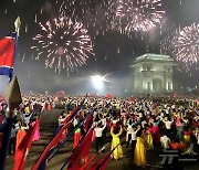 광복 79주년 맞은 北 청년들 , 개선문광장에서 야회