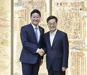 경기도의회 김진경 의장, 김동연 지사와 '깜짝 회동'