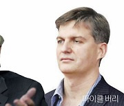 워런 버핏은 美 화장품 사고 마이클 버리는 中 빅테크 담고