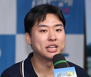 [포토S] 인사말 하는 김지우 PD