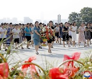 북한, 조국해방 79주년 맞아 김일성·김정일 동상에 헌화