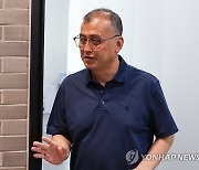 배드민턴협회 사무실 향하는 김학균 감독