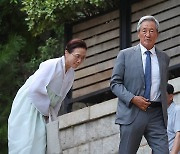 정몽준 아산재단 이사장, 변중석 여사 17주기 제사 참석