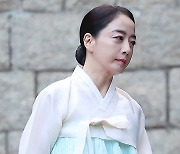 변중석 여사 17주기 제사 참석한 노현정씨