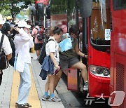 '아리셀 희망버스 탑승하는 참가자들'