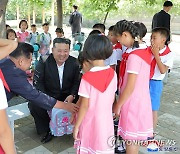 북한 김정은, 수해지역 학생들 교육준비정형 요해