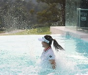 [STN포토]유현조-최가빈-김가영, 연장 전 기다리며 브이