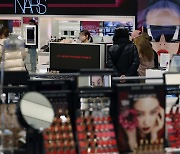 Per-customer spending at duty-free shops hits 5-year low