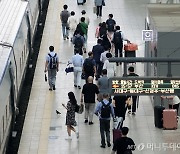 대구 고모역 인근서 KTX 탈선...승객 384명 환승 중