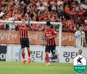 K리그1 선두 강원, 광주에 3-2 대역전승…승점 50 고지