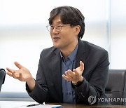 전기차 화재 관련 인터뷰하는 '배터리 전문가' 윤원섭 교수