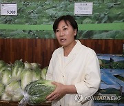 송미령 농식품부 장관, 하나로마트 양재점 찾아 농축산물 물가동향 점검