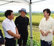 당진 벼 수확현장 찾은 송미령 장관