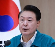 尹 "늘봄학교 전국 모든 초등학교 확대…정부·지자체·원팀으로 힘 합쳐달라"