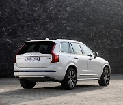 안전한 패밀리카 원한다면…볼보 플래그십 SUV 'XC 90' 주목