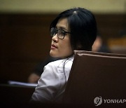 절친 죽인 ‘커피 킬러’ 8년 만에 가석방…“배고프다, 초밥 먹고 싶어”