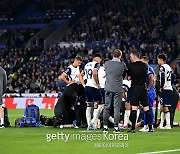 정신 잃은 ‘SON 동료’ 벤탄쿠르…경기 8분 중단→“깨어나 의사소통했다”