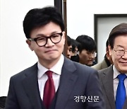 대표 회담 형식부터 충돌···한동훈 측 “생중계하자” 이재명 측 “보여주기식 이벤트냐”