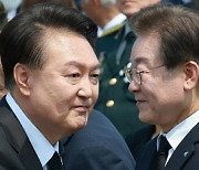 [속보]대통령실 “예방 조율했지만 축하난 몰랐다? 궤변”…‘이재명 축하난’ 진실공방