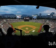 여심 잡고 악재 이긴 프로야구, 사상 첫 1000만 관중 보인다