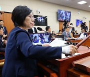 최민희 “김태규, 방통위 있을 자격 없어…국회 나오기 싫으면 사퇴하라”